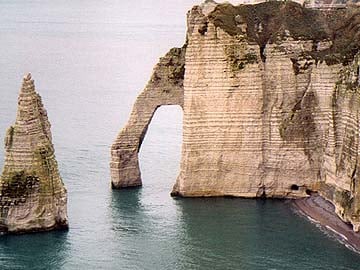 Kıyı Mağarası ve Doğal Köprüler