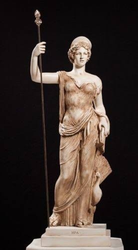Hera yunan mitolojisinde Zeus'un karısı.